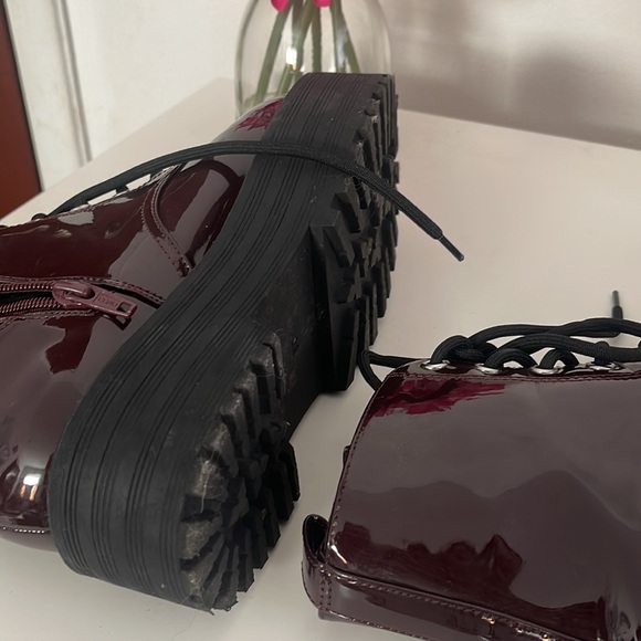 Boots burgundy Size 8 fit like a 7- 7.5. - Picture 5 of 5